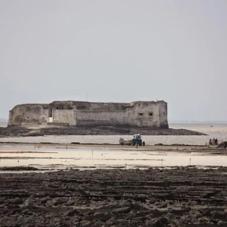 Holiday home Le Rendez Vous Des *