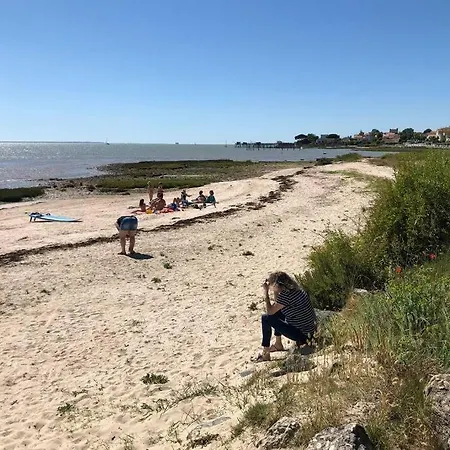 Hébergement de vacances Le Rendez Vous Des *